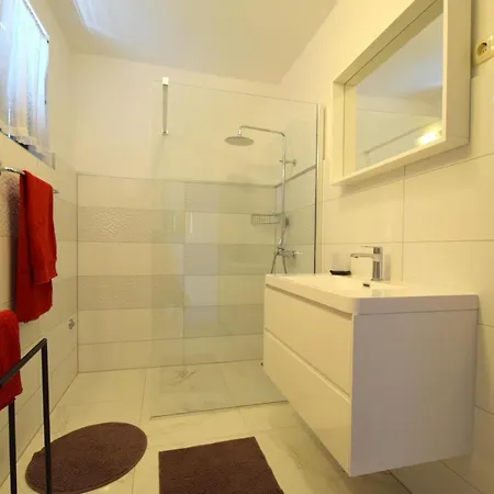 Petrovic Apartment Malinska